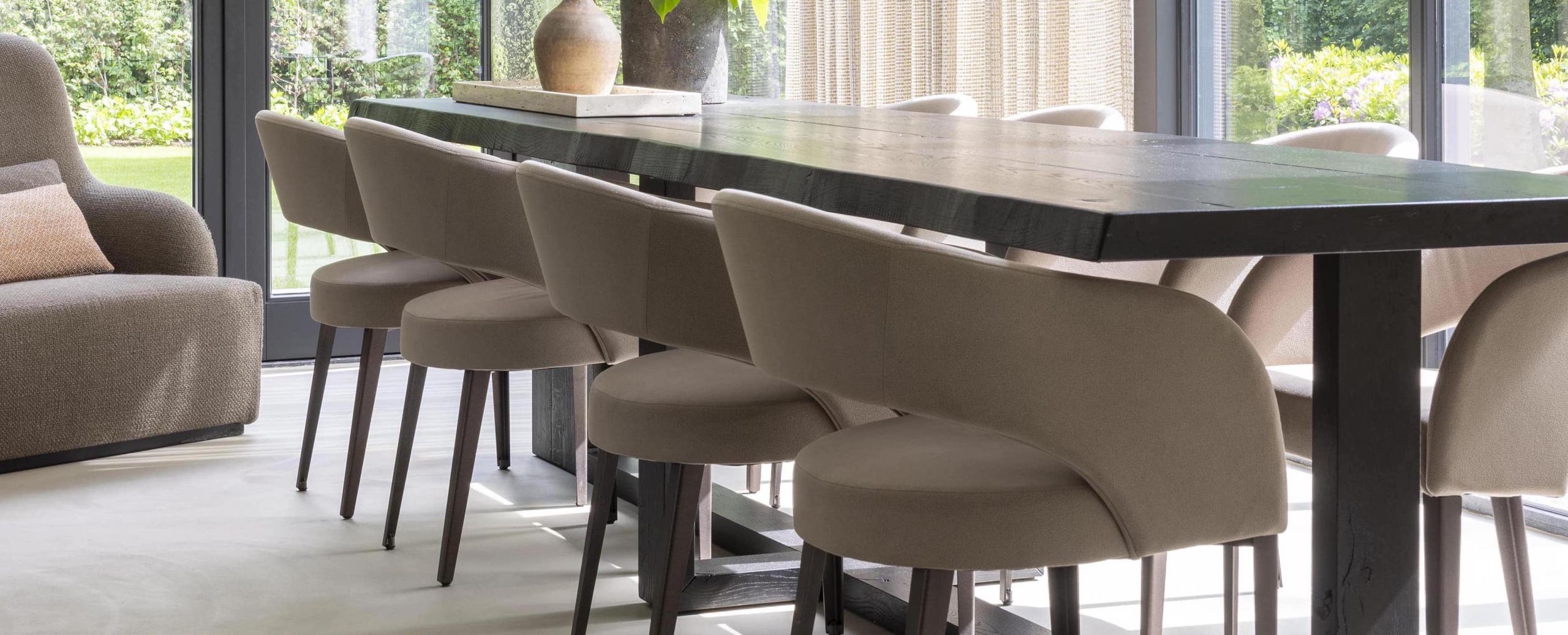 gietvloer in een landelijk interieur