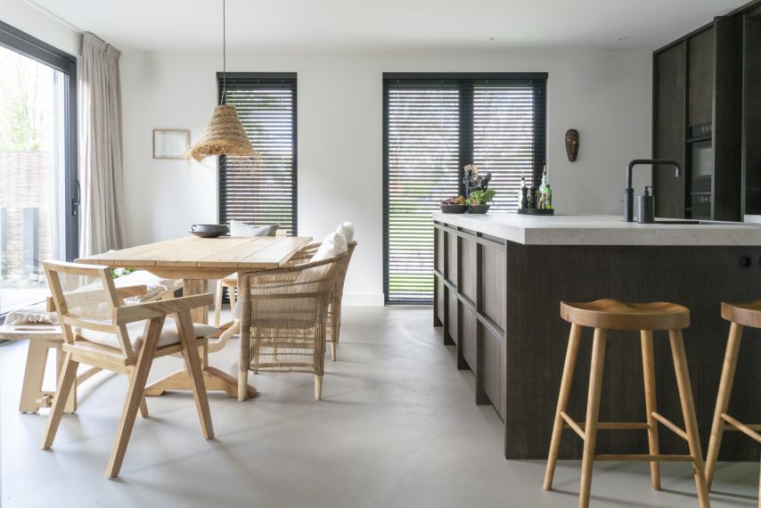 Een lavasteen gietvloer in een nieuwbouwwoning